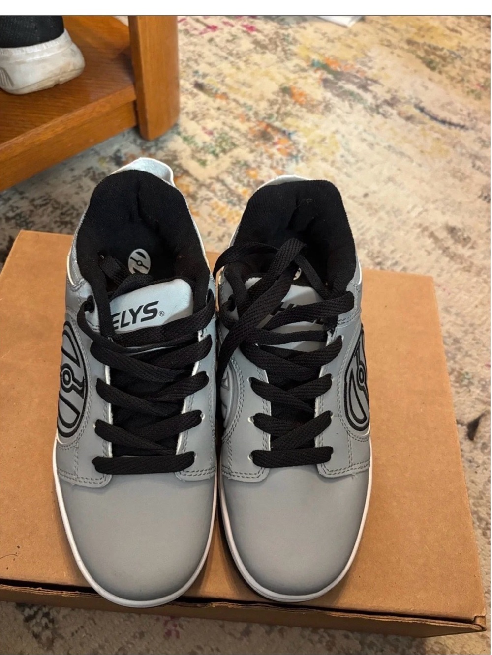 Heelys size 5 youth - Picture 4 of 6